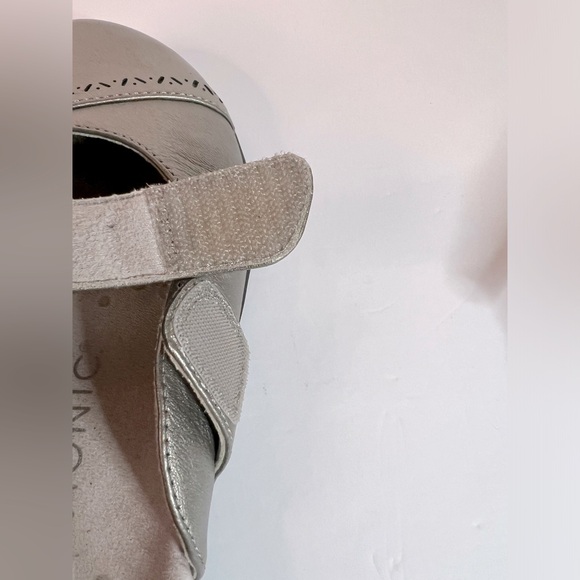 Vionic Allegra Metallic Clog/Mule - Picture 9 of 12